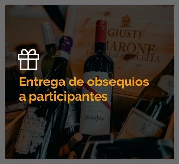 Entrega de obsequios a participantes